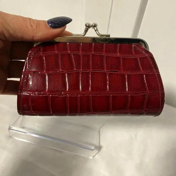 Red Faux Crocodile coin purse - like new - Picture 4 of 5